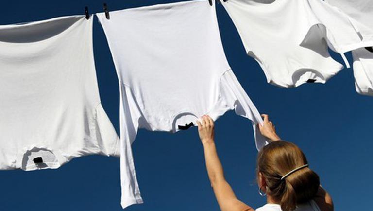 Tips dan Cara Mencuci Hingga Menyetrika Kaos Kesayangan